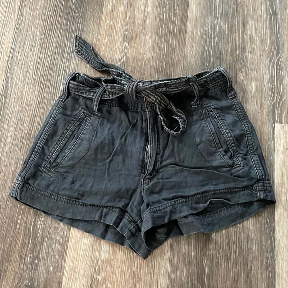 American eagle tie front shorts